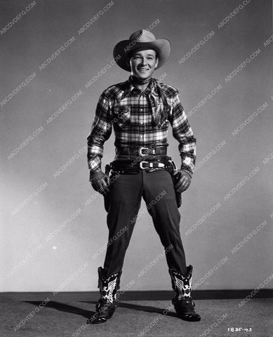 Roy Rogers posting full shot 7763a-08