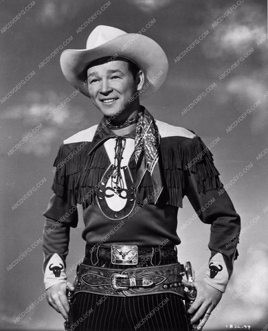 Roy Rogers posing 7763a-14