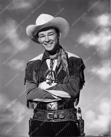 Roy Rogers posing 7763a-15