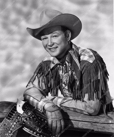 Roy Rogers posing 7763a-23