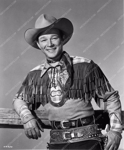Roy Rogers posing 7763a-24
