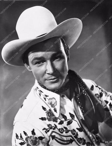 Roy Rogers posing 7763a-27