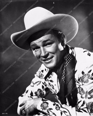 Roy Rogers posing 7763a-28