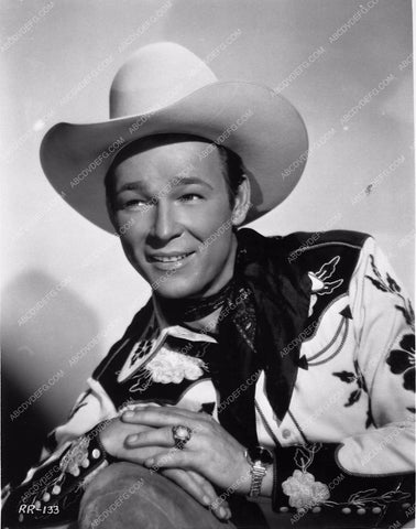 Roy Rogers posing 7763a-29