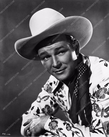 Roy Rogers posing 7763a-30