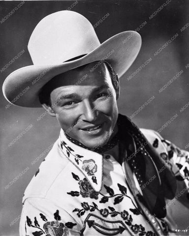 Roy Rogers posing 7763a-31