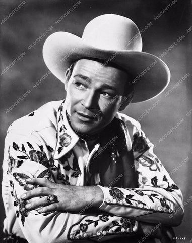 Roy Rogers posing 7763a-32