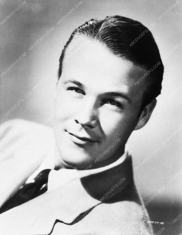 Wayne Morris portrait 7895-31