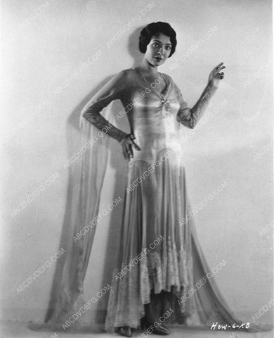 Lila Lee full length fashion portrait 7975-02