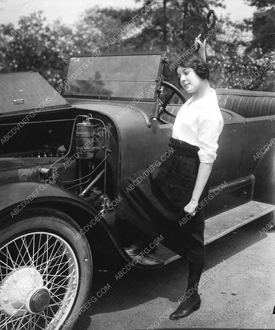 Lila Lee going under the hood of her automobile 7975-08