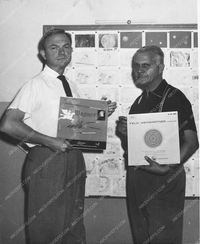 Mike Maltese animator with Chuck Jones 8109-21