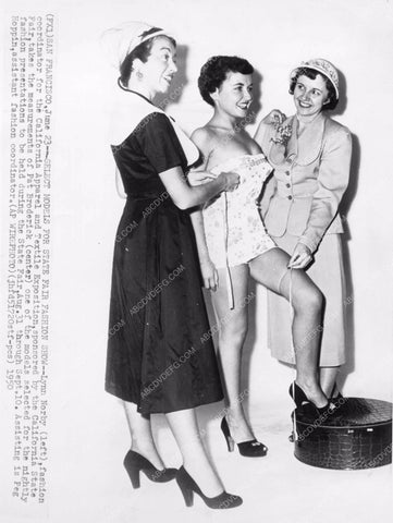 Lynn Norby fashion coordinator fits Pat Broderick for State Fair show 81bx01-087