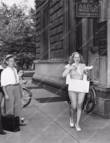 dancer stripper Tirza fights ASPCA for use of doves in show 81bx01-114
