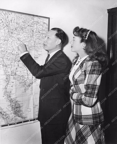 Jinx Falkenburg China Consul T.K. Chang look at map 81bx01-176
