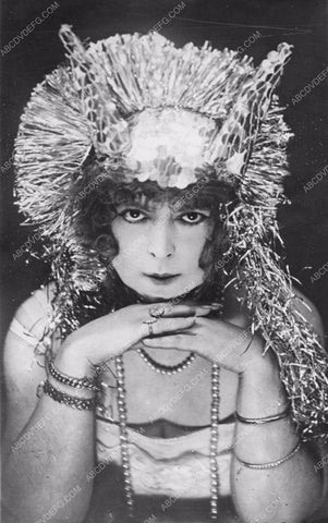 Parisian Mlle de Mantero dubbed Girl with the Satanic Eyes Montmartre 81bx01-283