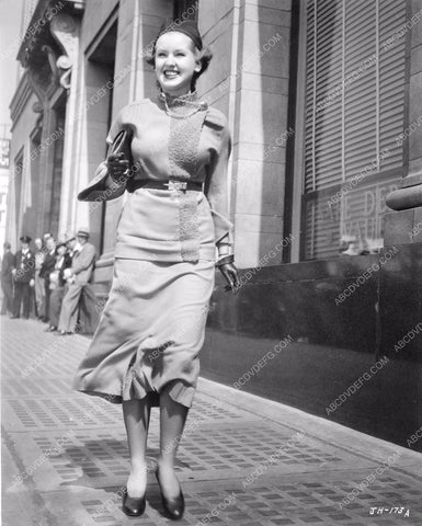Jane Hamilton goes shopping on a windy day 81bx01-312