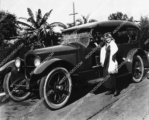 Mary Miles Minter w her brand new automobile 8205-6