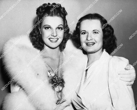 Ann Sheridan and her sister 8213-19