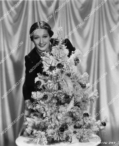 Dorothy Lamour setting up the mini Christmas Tree 8242-15