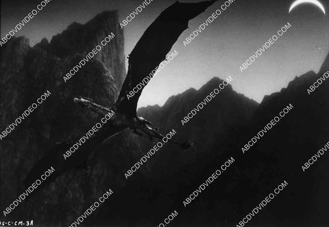 dragon attack sequence film Dragonslayer 8242-25