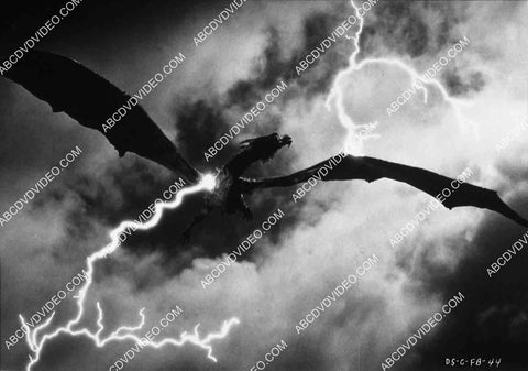 dragon attack sequence film Dragonslayer 8242-28