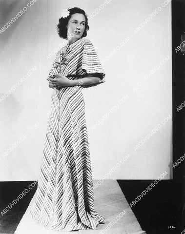 Maureen O'Sullivan fashion portrait 8245-4