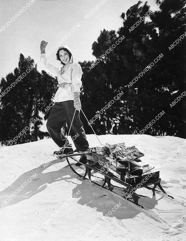 Maureen O'Sullivan treking her Christmas present delivery through the snow 8245-16