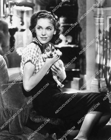 Maureen O'Sullivan w cute puppy dog 8245-20