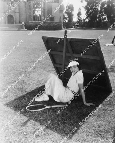 Maureen O'Sullivan catching some shade after tennis 8245-26