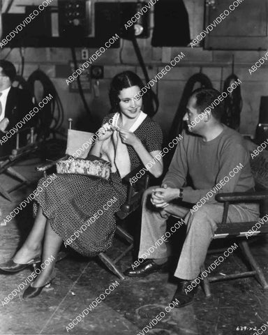 Maureen O'Sullivan does knitting to pass the time 8245-33