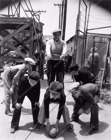 Joel McCrea candid clowning around behind the scenes 8503-04
