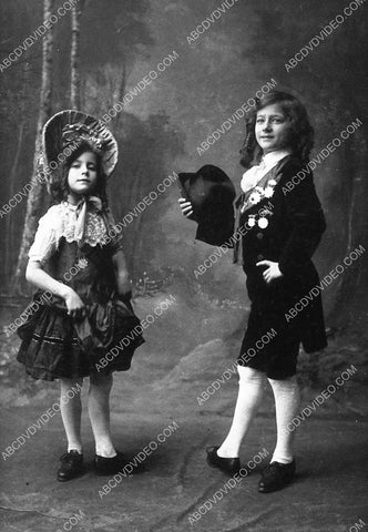 Viola Dana and her sister Edna as children 8513-01