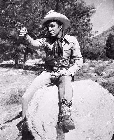 Roy Rogers with gun 8641-19