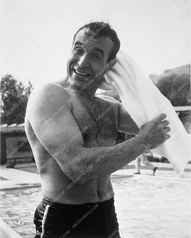 shirtless Ricardo Montalban dries off after a nice swim 8662-23