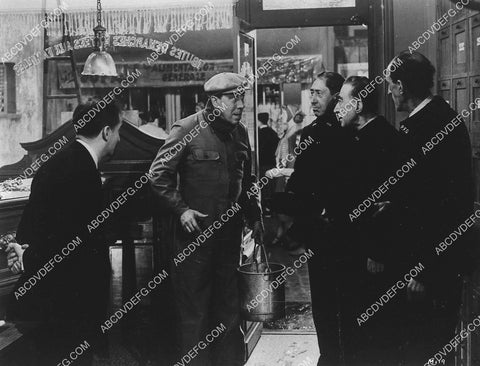 classic foreign film The Sheep Has Five Legs 8905-38