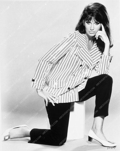 Yvonne Romaine portrait 8995-16