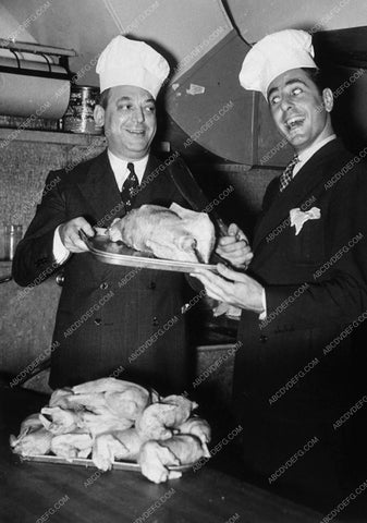George Givot Mike Lyman cooking chicken 8995-31
