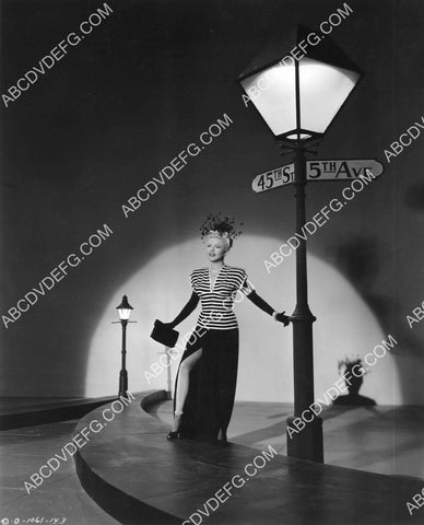 Marjorie Reynolds under the lamp post film Meet Me on Broadway 8B11-293