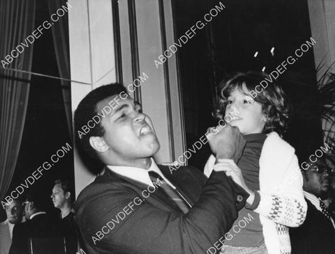 Muhammad Ali and some lucky kid 8B11-404