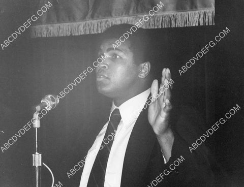 Muhammad Ali press conferrence 8B11-410