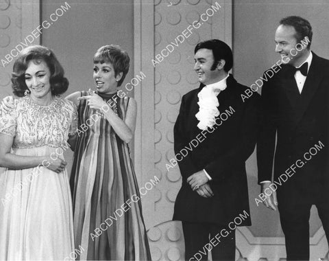 singer guest star TV The Carol Burnett Show 8B11-593