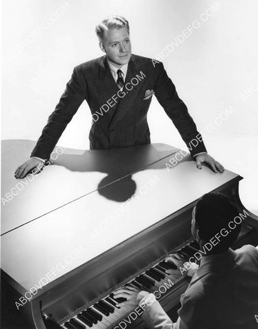 Nelson Eddy at the piano 8B11-744
