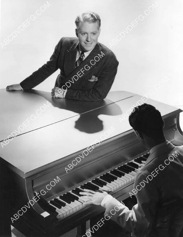 Nelson Eddy at the piano 8B11-745