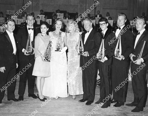 Ryan O'Neal Barbara Parkins Eleanor Powell Rudy Vallee John Smith and others 8B11-779