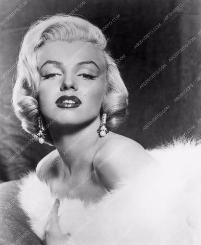 Marilyn Monroe portrait 8b03-026