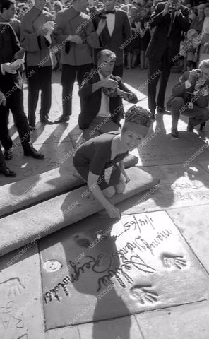 Debbie Reynolds puts hands feet in cement Chinese Theatre 8b03-062