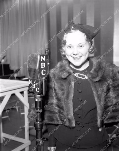 Sonja Henie at NBC microphone 8b03-178
