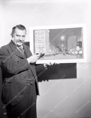 Jean Hersholt shows proposal for Hollywood development 8b03-190