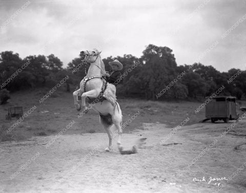 cowboy star Buck Jones on his horse Silver 8b03-338