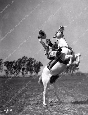 cowboy star Buck Jones on his horse Silver 8b03-345